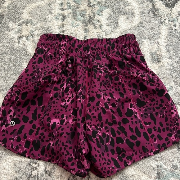 Lululemon Track That Mid-Rise Lined Short 5" - Picture 6 of 9